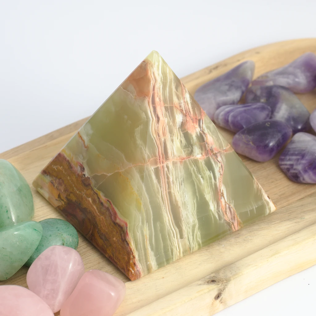 Pyramida ze zeleného onyxu 7,5 cm – klid, obnova a jemná ochrana - Obrázek 2